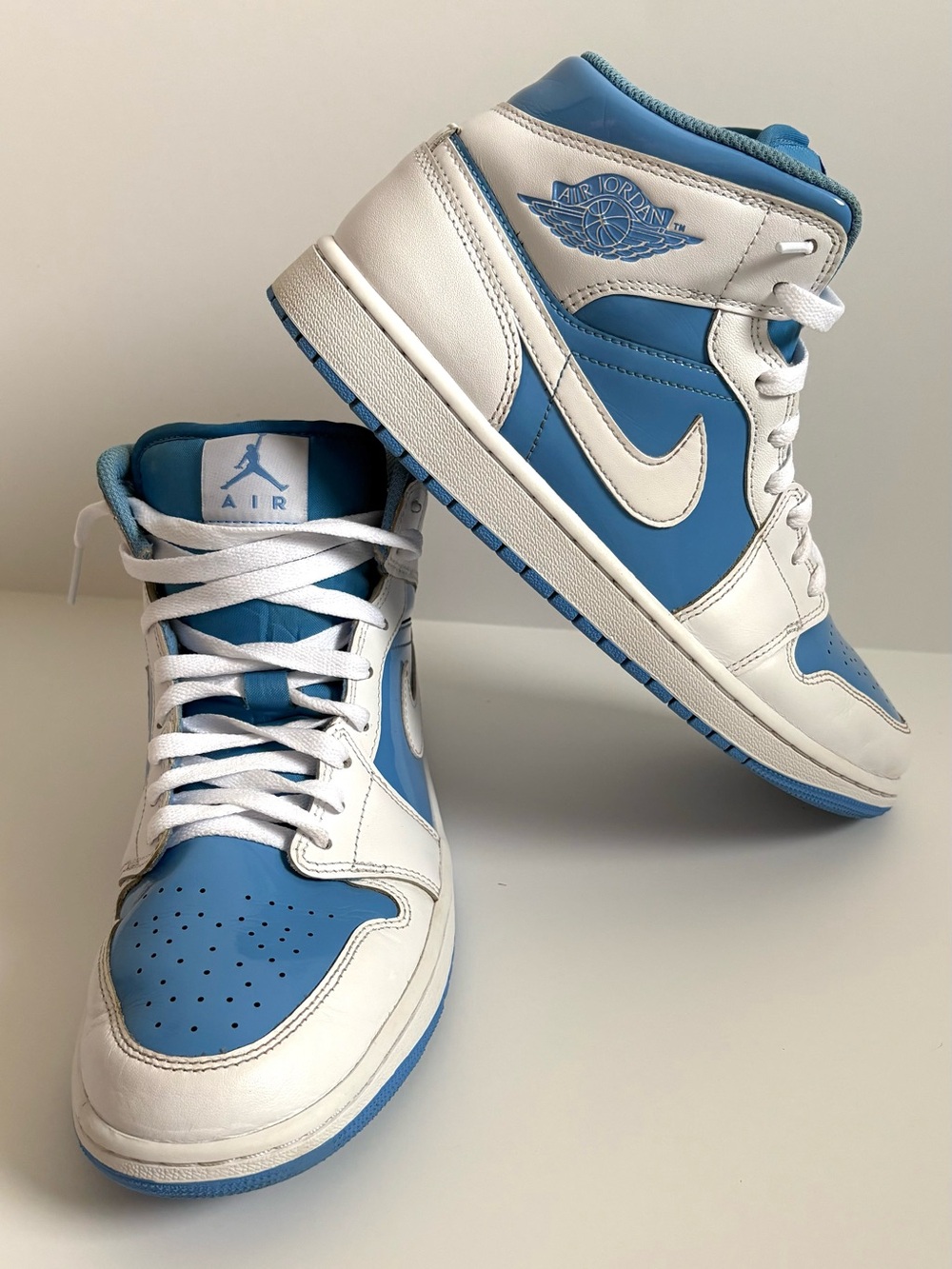 Jordan 1 Low-Top Sneakers in Legend Blue, size 9.5